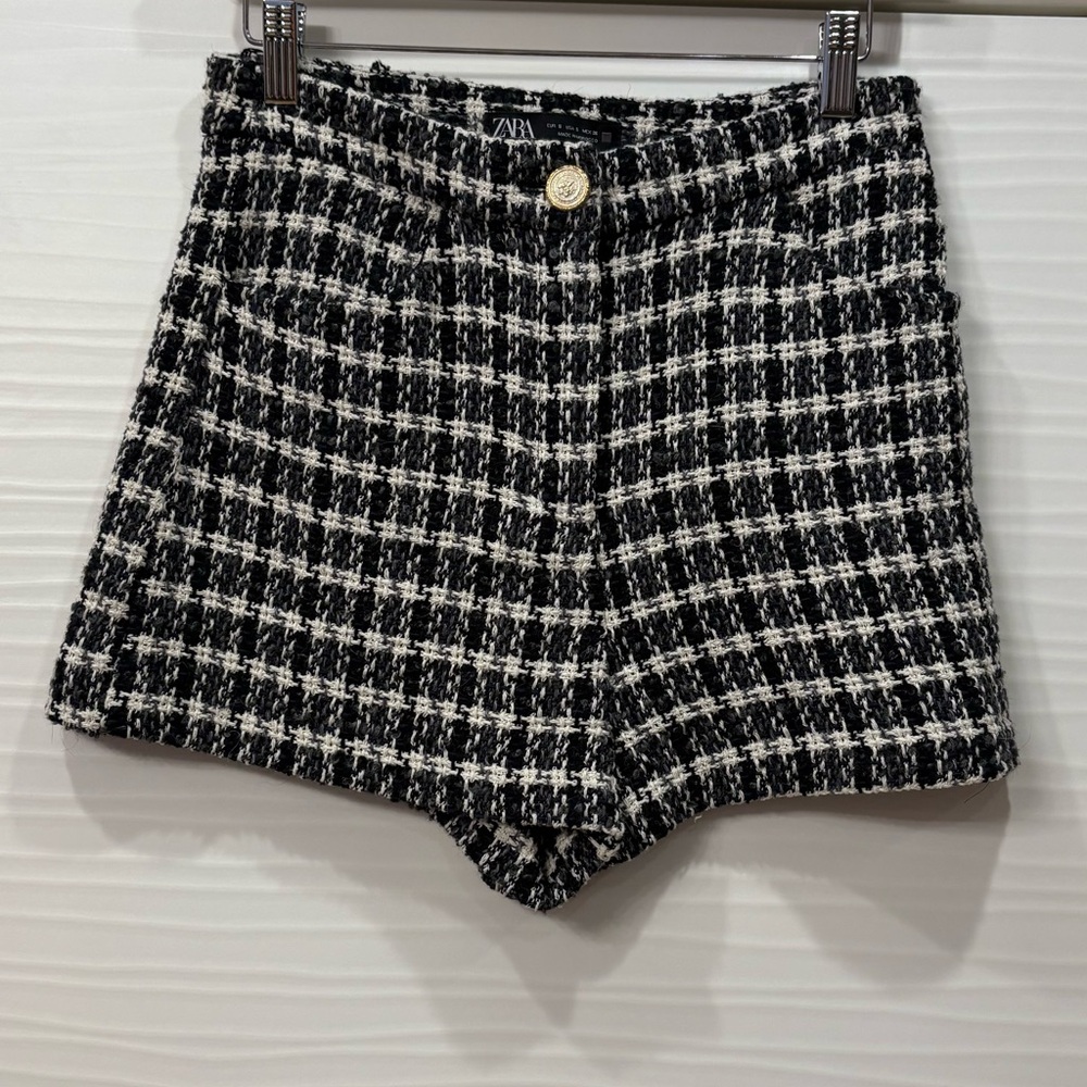 Zara textured shorts ecru/black